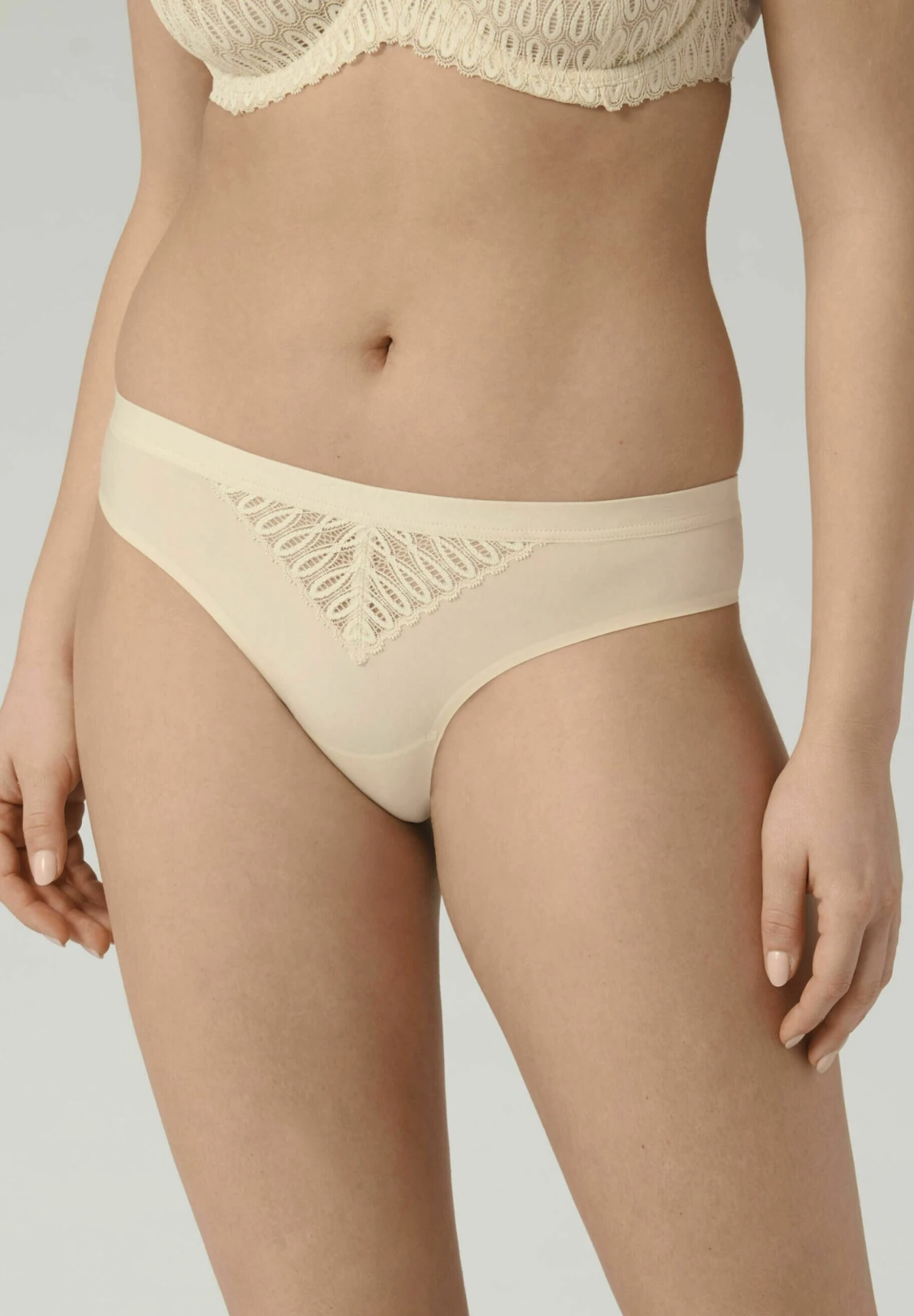 Triumph Aura Spotlight Brazilian - Slip - Creamy Dream